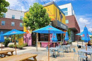 Outdoor dining -   Luxury Escape with Resort-Style Amenities (Atlanta)