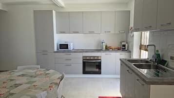 Comfort-Stadtwohnung, Nichtraucher | Eigene Küche | Großer Kühlschrank, Mikrowelle, Ofen, Herdplatte