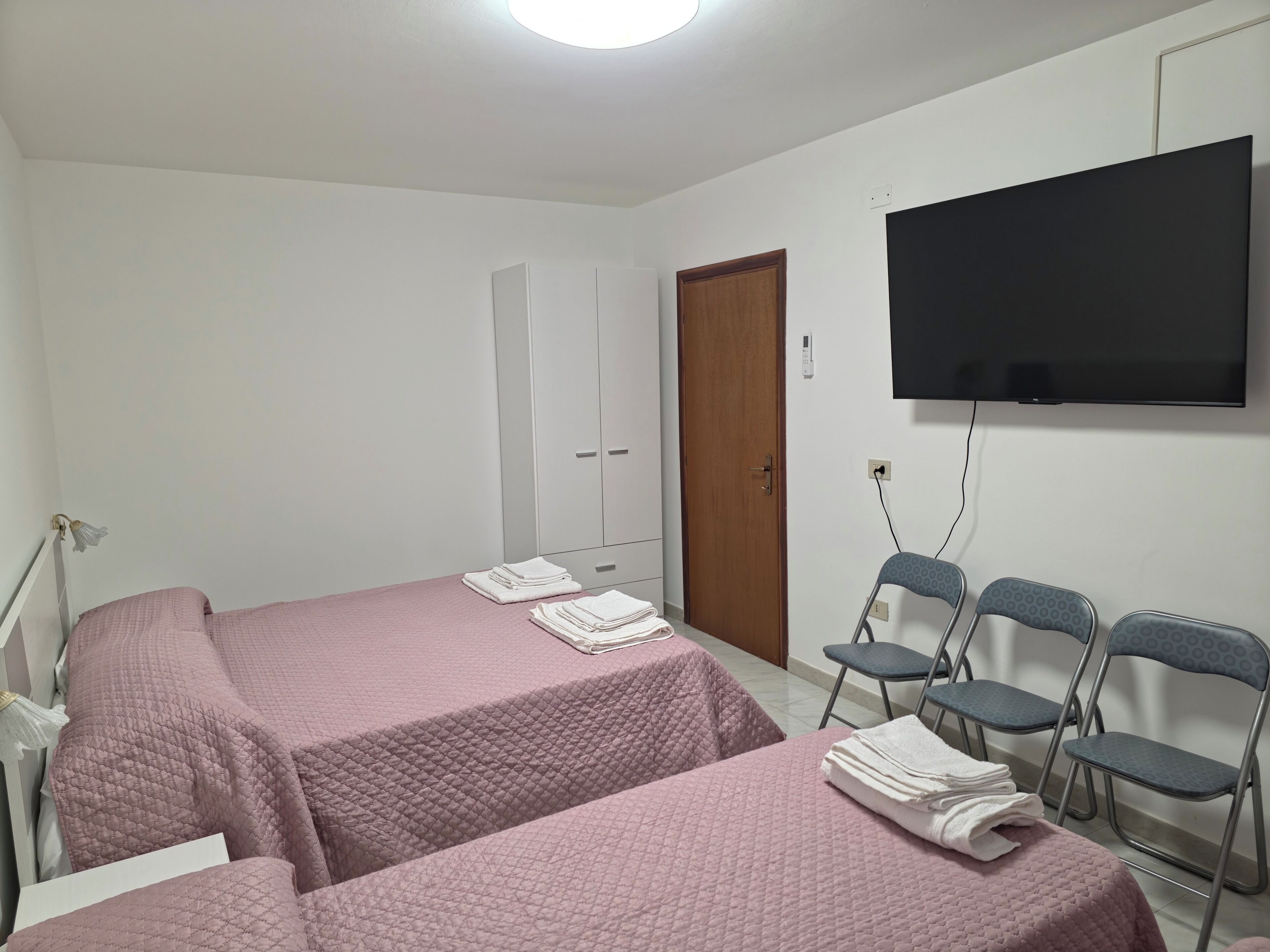 Comfort Townhome, Non Smoking | Laptop workspace, blackout curtains, free WiFi