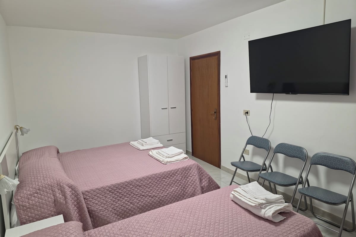 Comfort Townhome, Non Smoking | Laptop workspace, blackout drapes, WiFi (free)