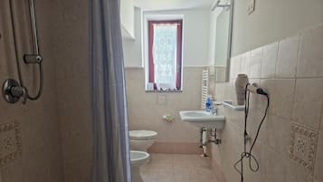 Comfort Townhome, Non Smoking | Bathroom | Shower, hair dryer, towels, soap