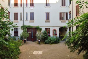 Exterior - Vrbo Property (Milano)