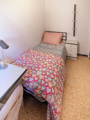 3 slaapkamers, een strijkplank/strijkijzer, wifi, beddengoed