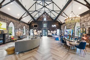 Dining - 10 Bedroom Church Downtown Wilmington (Wilmington)