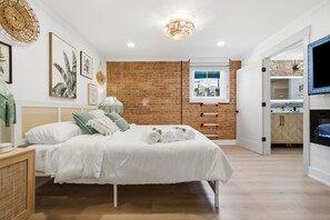 Room - 10 Bedroom Church Downtown Wilmington (Wilmington)