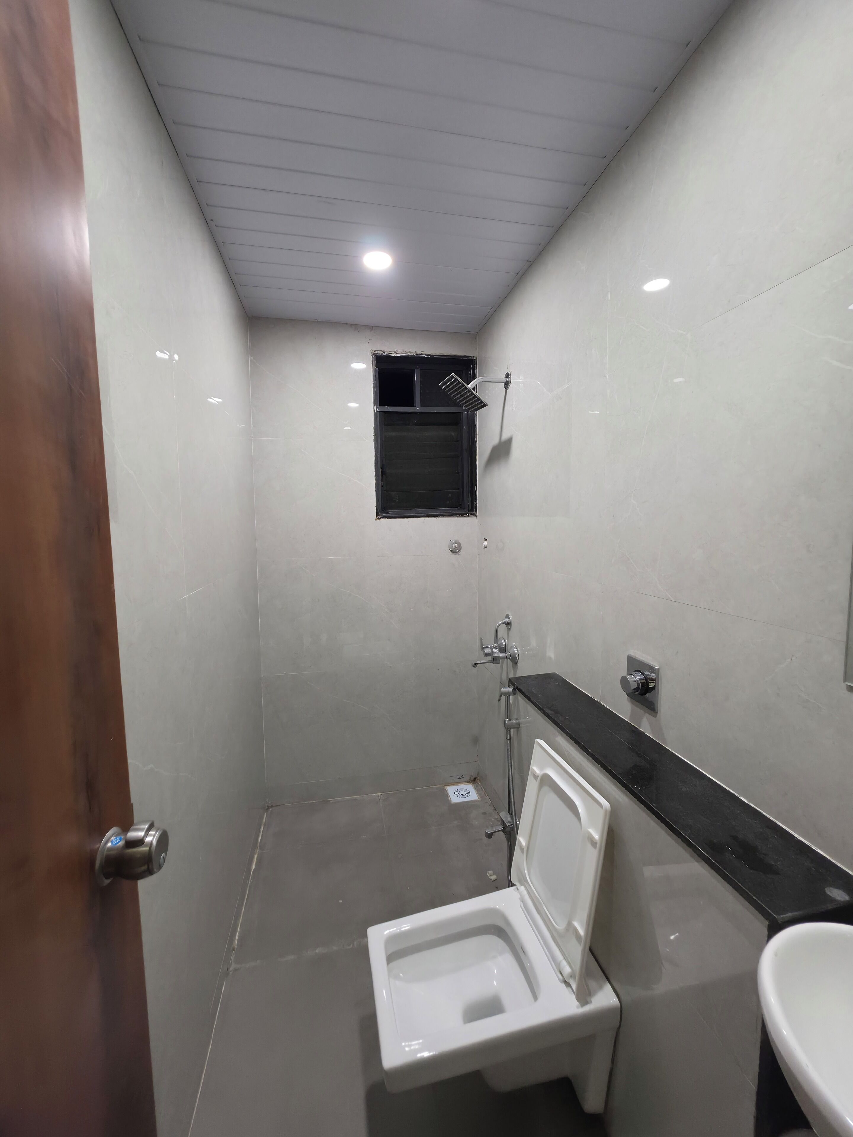 Deluxe Triple Room | Bathroom | Shower, towels, soap