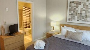 Room - Excellent 2BR Condo: Roof Deck: Near Eden Park (Cincinnati)