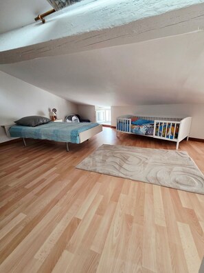 Iron/ironing board, travel crib, free WiFi, bed sheets - Cozy village house ☆☆☆ Bram 11 (Bram)
