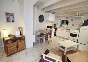 Fridge, microwave, oven, stovetop - Cozy village house ☆☆☆ Bram 11 (Bram)