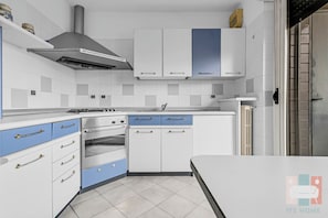 Private kitchen - LAB17: Spacious and bright apartment for 7 in Milan (Milano)