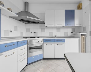 Private kitchen - LAB17: Spacious and bright apartment for 7 in Milan (Milano)