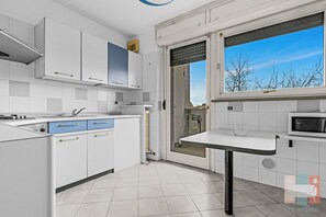 Private kitchen - Vrbo Property (Milano)