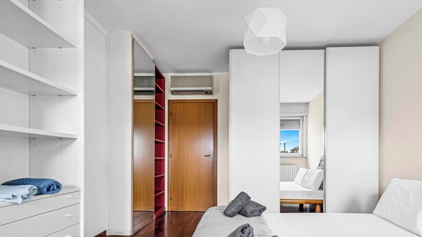 2 habitaciones, tabla de planchar con plancha, internet y ropa de cama 