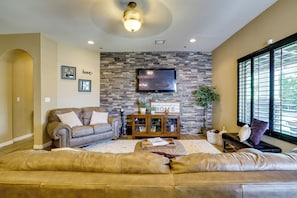 Interior - Santa Teresa Retreat w/ Outdoor Fireplace (Santa Teresa)