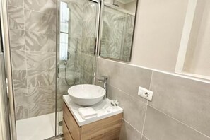 Bathroom - Vrbo Property (Milano)