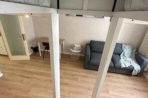 Living area - Vrbo Property (Milano)