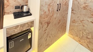 Unclassified image, 4 of 8, button - Cozy 1-bedroom building in serene Lucknow with AC comfort (Lucknow)