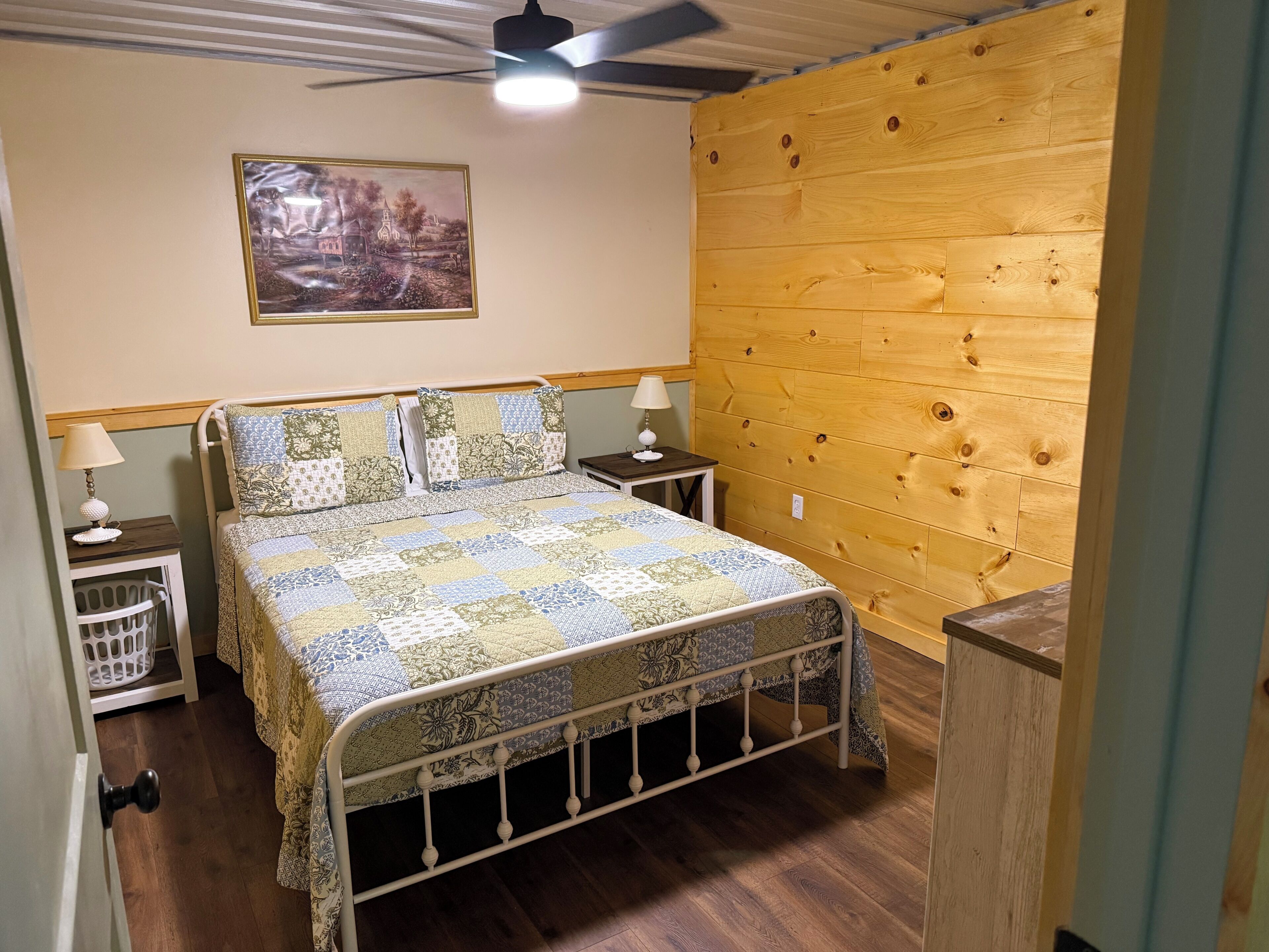 2 chambres, fer et planche à repasser, Wi-Fi, draps fournis