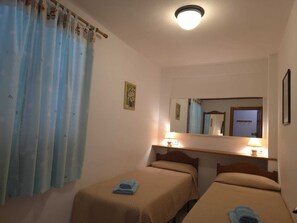 Room - Tenerife South Holiday Apartments (Playa de las Américas)