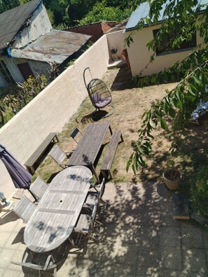 Outdoor dining - Vrbo Property (Sucy-en-Brie)