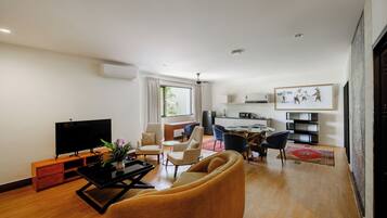 Classic Suite | Living area
