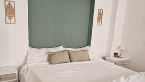 2 多间卧室、熨斗/熨衣板、上网接入、床单