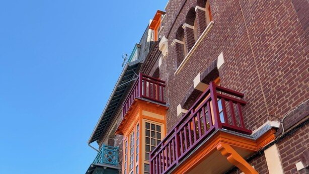 A row of multi-story buildings with distinct architectural styles, including a building with a sign labeled 'ANTONIO'. - Belle Époque Villa - La Batelière - Bow Window - Ocean View - Exceptional (Mers-les-Bains)