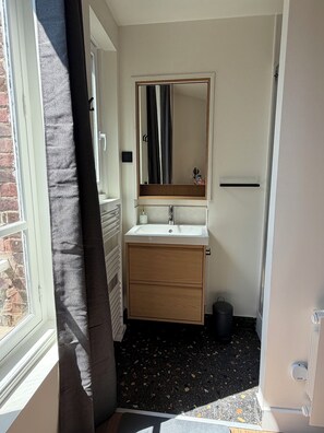 Bathroom - Vrbo Property (Mers-les-Bains)