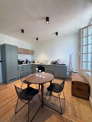 Dining - VILLA BELLA - BELLE ÉPOQUE - BALCONY WITH OCEAN VIEW - EXCEPTIONAL - 20 METERS FROM THE BEACH (Mers-les-Bains)