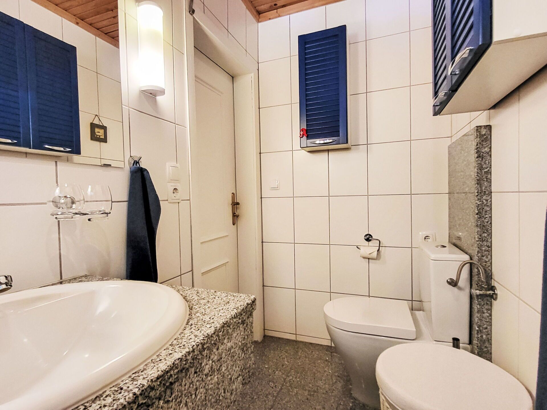 Bleu, Zone Résidentielle, Appartement, Condominium, Recours, Balcon, Biens, Pelouse, Piscine, Hôtel