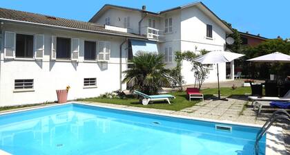 Wonderful private villa for 8 guests with private pool, WIFI, veranda and pets allowed
