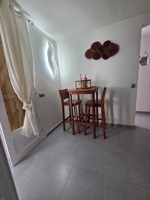 Dining - Vrbo Property (Pointe-Noire)