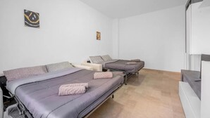 1 quarto, ferros/tábuas de passar roupa, acesso à internet