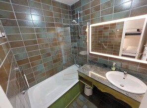 Bathroom - Vrbo Property (Font-Romeu-Odeillo-Via)