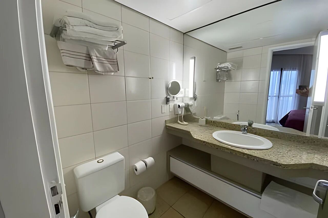 Deluxe Apartment, Balcony, Beach View | Bathroom