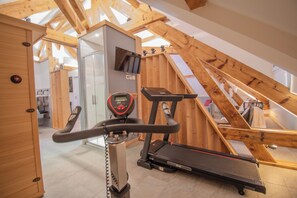 Fitness facility - ✨ L'Ecrin Précieux – Air Conditioning, Spa, Sauna, 2 Master Suites & Fitness Area (Cluses)