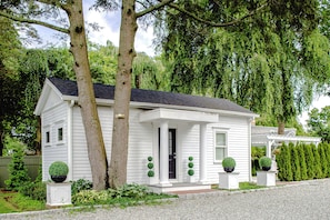 Exterior - Phenomenal One Bedroom Cottage in Historic Old Lyme, Connecticut (Old Lyme)