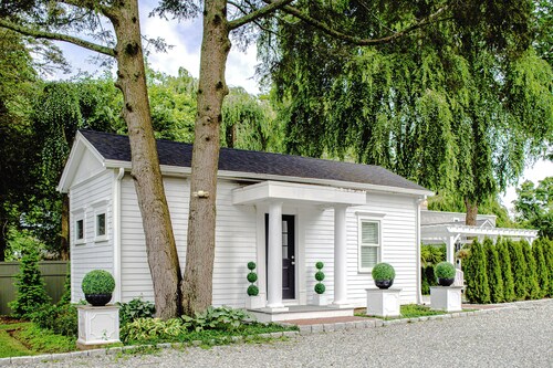 Phenomenal One Bedroom Cottage in Historic Old Lyme, Connecticut