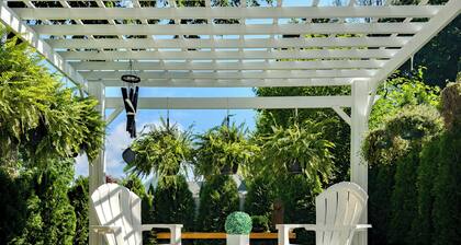 Phenomenal 1-bedroom bungalow in charming Old Lyme