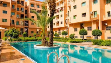 12 outdoor pools