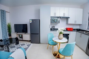 Private kitchen - Lerako Apartment , A Calm, Beautiful Stay (Gaborone)