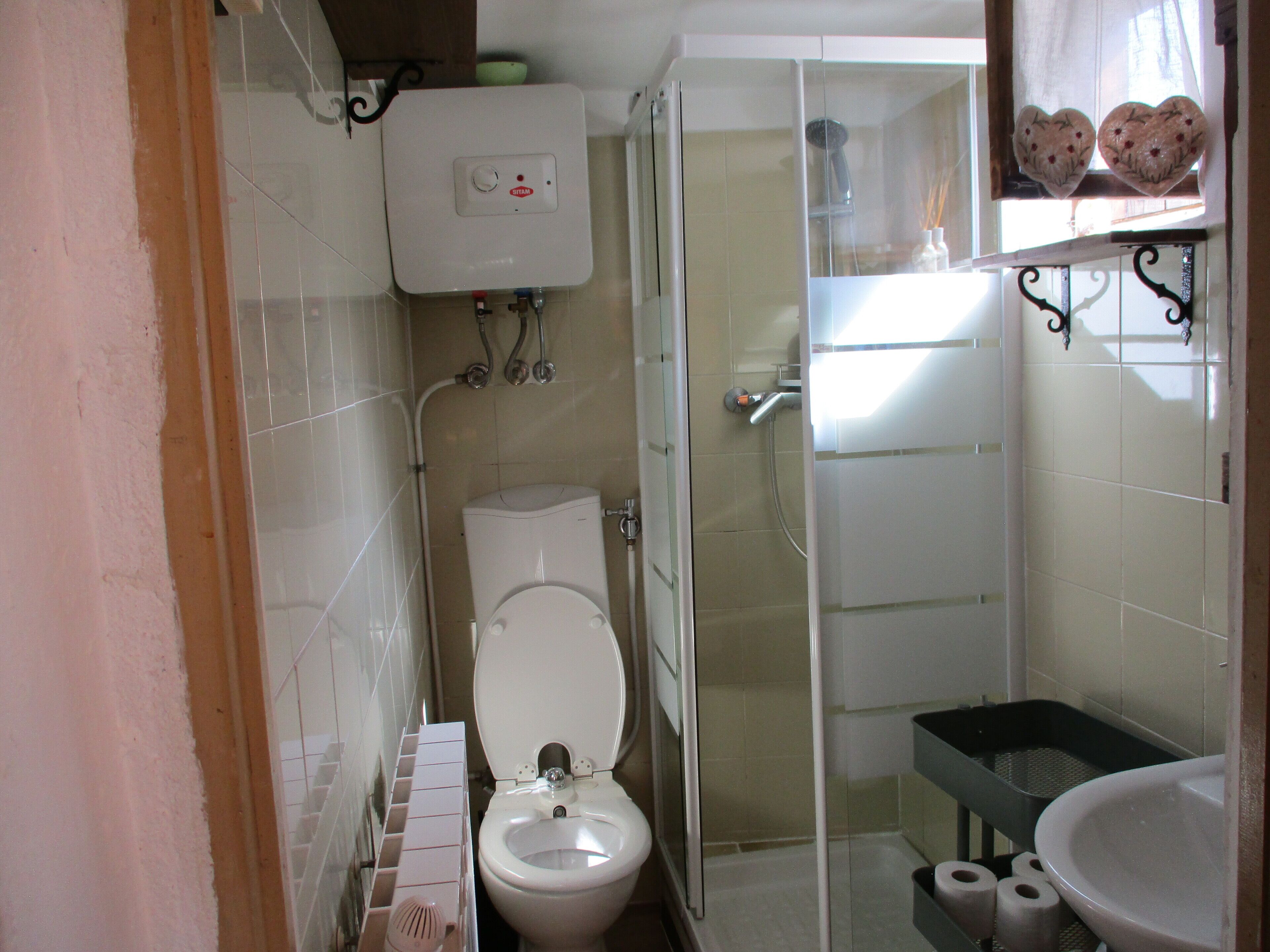 Doccia, asciugacapelli, bidet, asciugamani