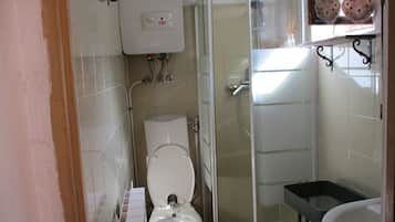 Doccia, asciugacapelli, bidet, asciugamani