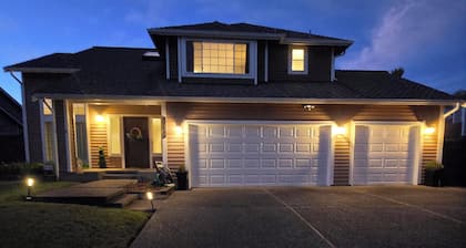 Silverdale 3-bedroom Home • Near Hospital, Bangor & PSNS with cool AC breeze