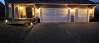 Silverdale 3-bedroom Home • Near Hospital, Bangor & PSNS with cool AC breeze