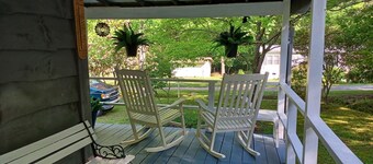 The Lady Slipper Lodge - Old Timey cabin retreat with Starlink & Dish