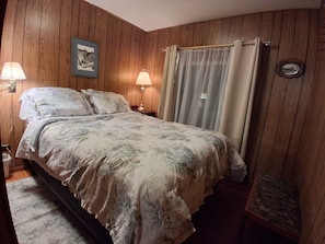 Iron/ironing board, WiFi, bed sheets - Family friendly enchanting old -timey cabin with modern conveniences (Franklin)