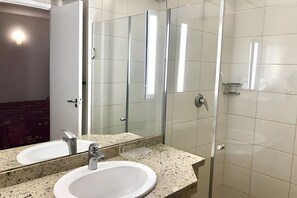 Deluxe-lejlighed - balkon - strandudsigt | Badeværelse