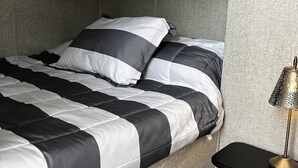 2 bedrooms, iron/ironing board, free WiFi, bed sheets - New! Tiny Ridge by Buffalo Mountain Getaway (Floyd)