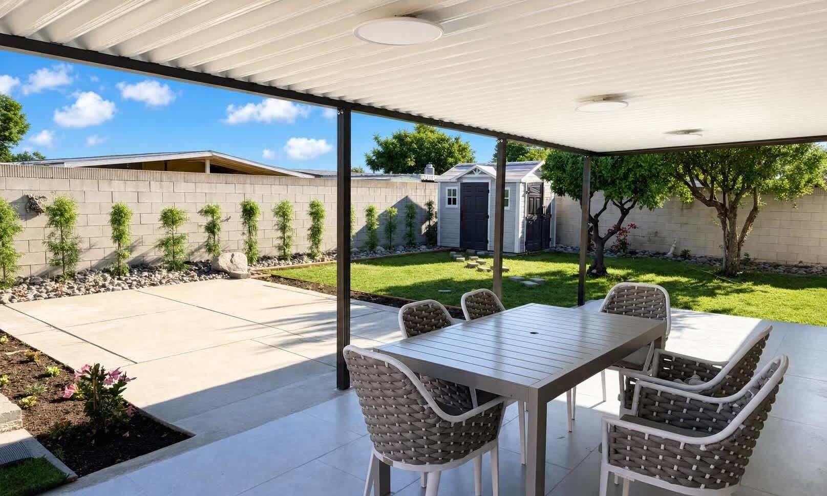 Outdoor dining